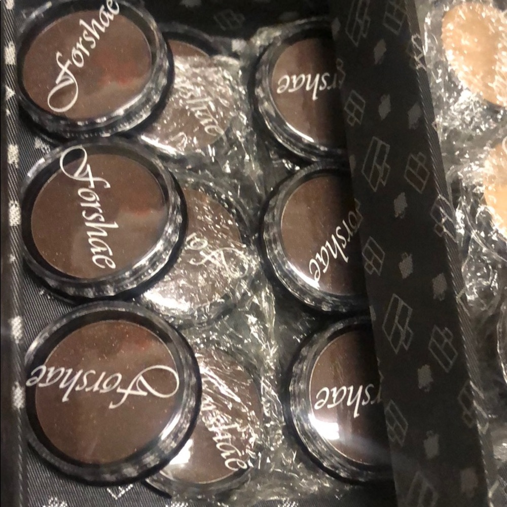 Eyeshadow - Picture 5 of 8